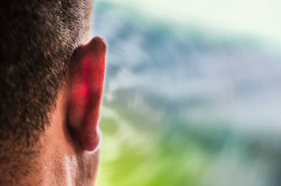 Dober sluh in zdrava ušesa - 5 naravnih načinov, kako jih ohraniti